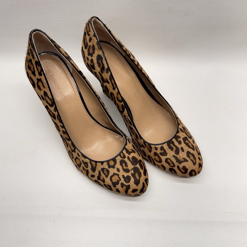 Banana Republic Wedge Pumps Women 8 Leopard Calf Hair Animal Print Mob Wife Chic
